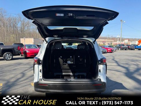 Used 2025 Toyota Sienna XLE FWD image 21