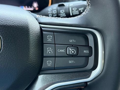 Used 2023 Jeep Wagoneer 4WD w/ Premium Group I image 19