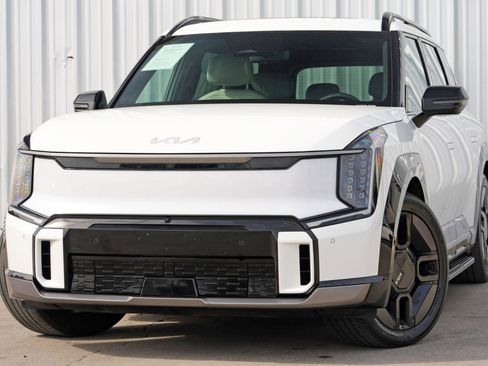 Used 2024 Kia EV9 GT-Line image 3