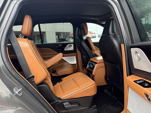 Used 2024 Lincoln Aviator Black Label AWD/4WD image 8
