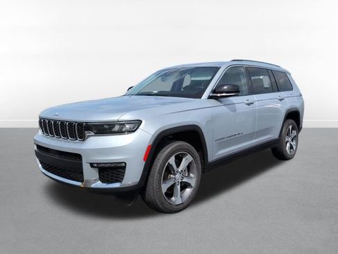 Used 2023 Jeep Grand Cherokee L Limited w/ Trailer Tow Group (B) AWD/4WD image 11