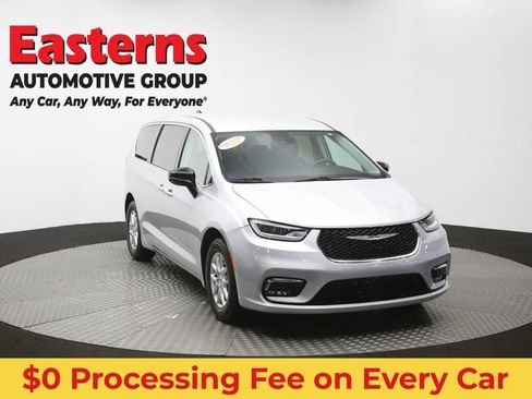 Used 2024 Chrysler Pacifica Touring-L FWD image 51
