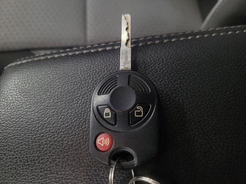Used 2017 Ford Escape SE FWD image 32