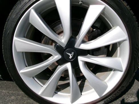 Used 2018 Tesla Model 3 Mid Range image 10