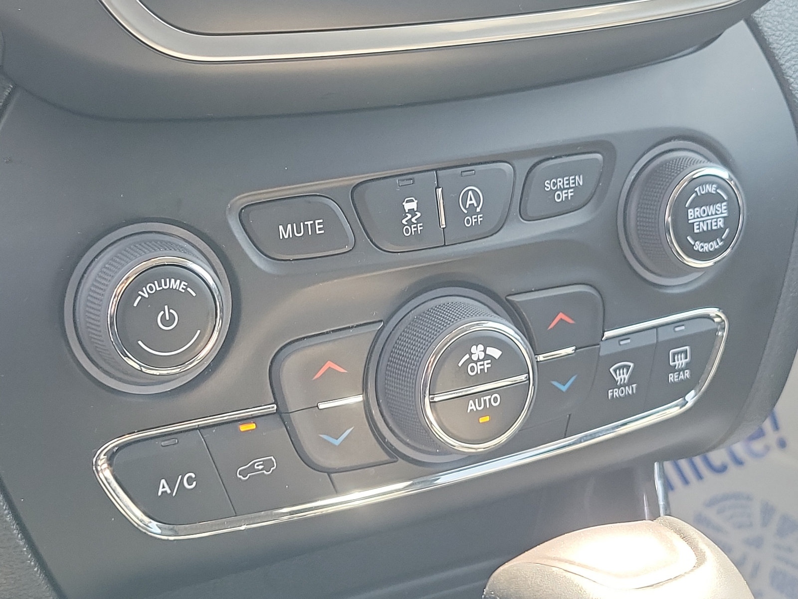 Used 2022 Jeep Cherokee Latitude Lux AWD/4WD image 15