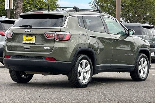 Used 2017 Jeep Compass Latitude FWD image 4