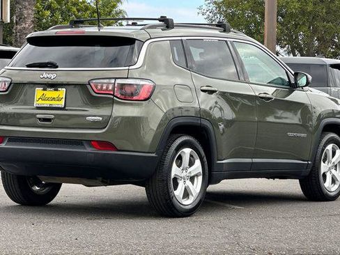 Used 2017 Jeep Compass Latitude FWD image 4