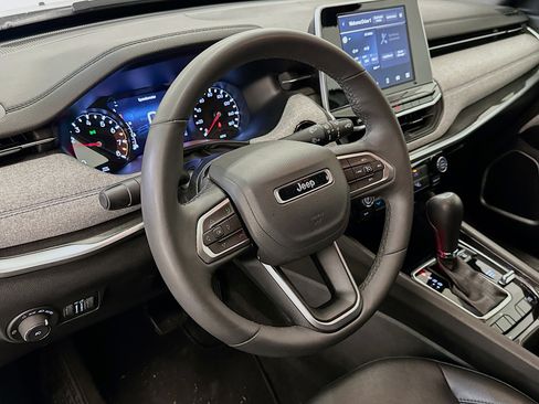 Used 2025 Jeep Compass Latitude AWD/4WD image 18