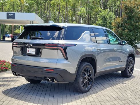 Used 2024 Chevrolet Traverse LS w/ Midnight/Sport Edition FWD image 5
