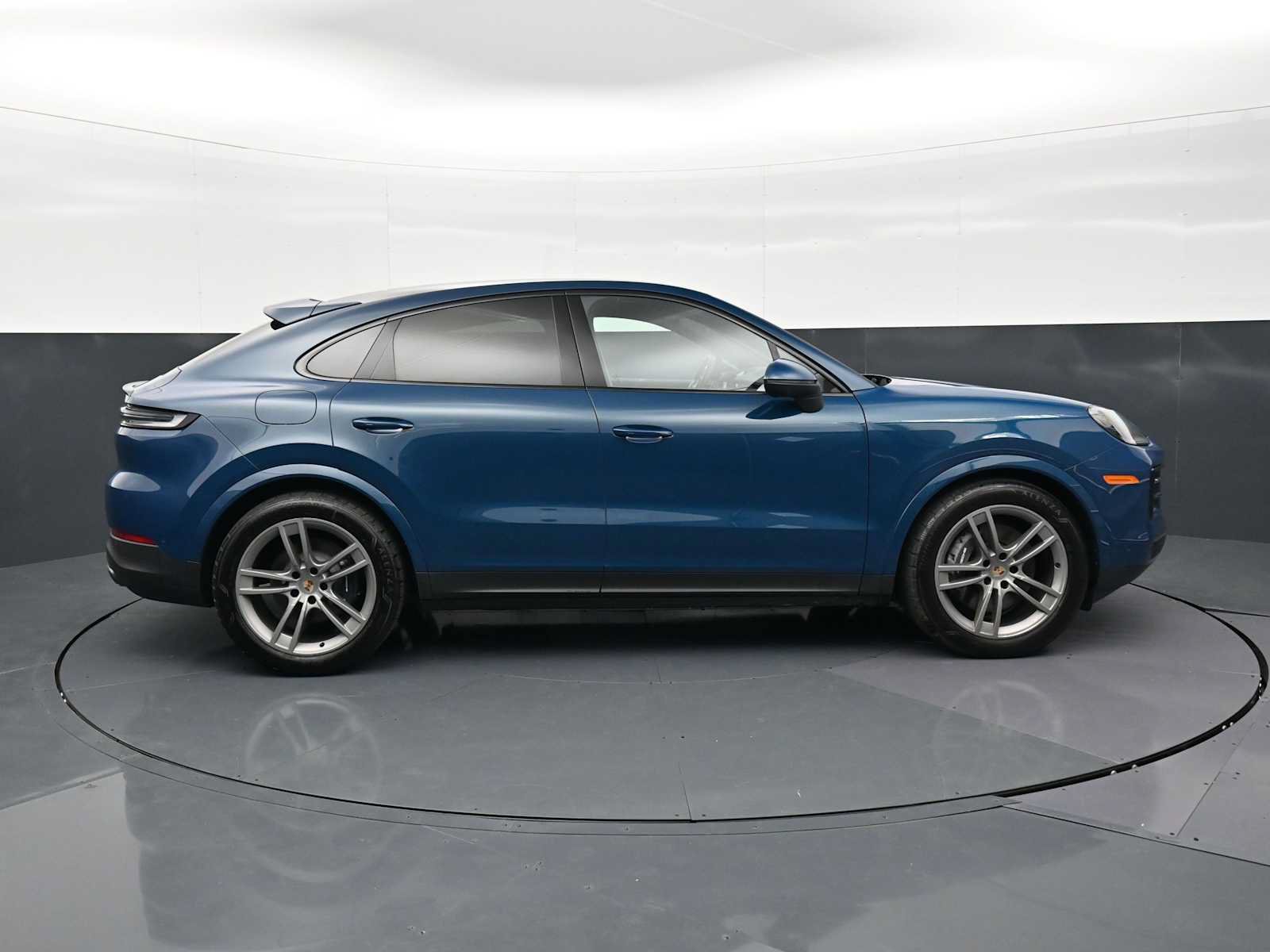 Certified 2025 Porsche Cayenne Coupe AWD/4WD image 27