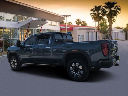 Used 2024 GMC Sierra 3500 Denali w/ Denali Reserve Package AWD/4WD image 5