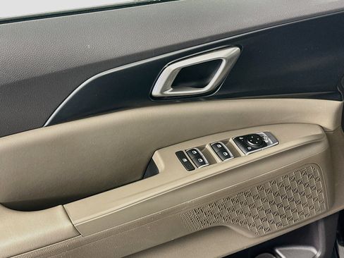 Used 2026 Kia Carnival FWD image 15
