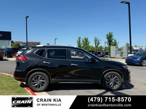 Used 2017 Nissan Rogue SV w/ SV Premium Package FWD image 8