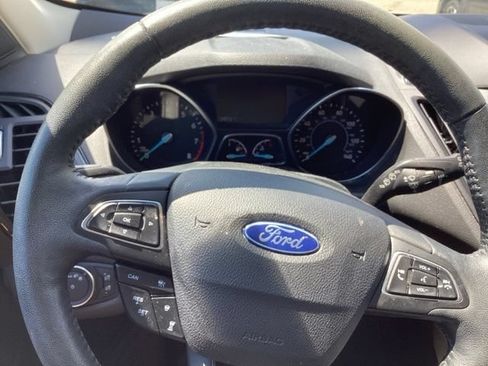Used 2018 Ford Escape SEL w/ Ford Safe & Smart Package FWD image 29