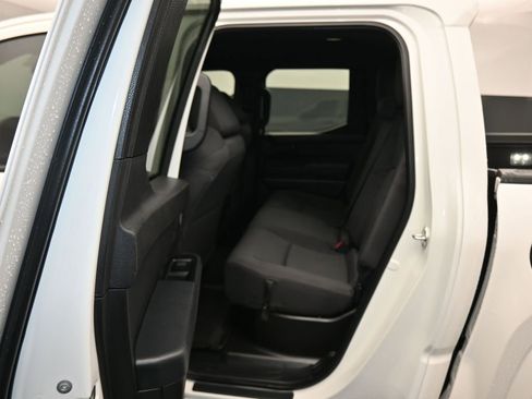 Used 2025 Toyota Tacoma SR image 31