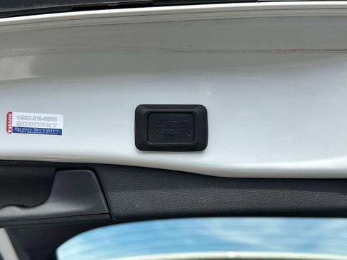 Used 2020 Toyota RAV4 XLE image 13