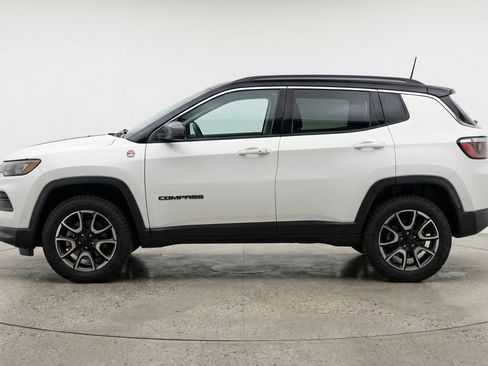 Used 2025 Jeep Compass Trailhawk AWD/4WD image 5