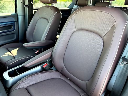 New 2025 Volkswagen ID. Buzz Pro S RWD image 11