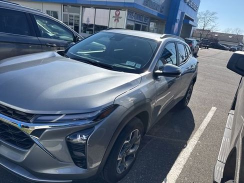 Certified 2026 Chevrolet Trax LT image 2