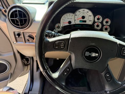 Used 2004 HUMMER H2 w/ Preferred Equipment Group AWD/4WD image 24