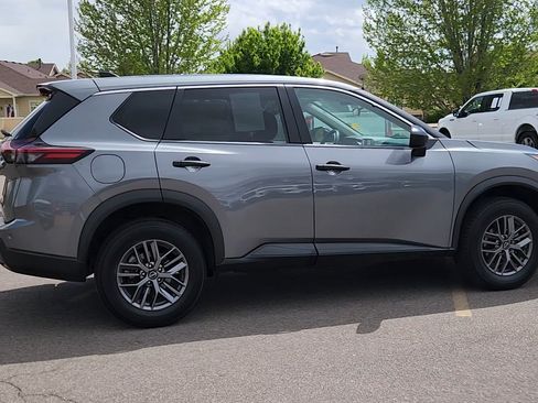 Used 2024 Nissan Rogue S AWD/4WD image 12