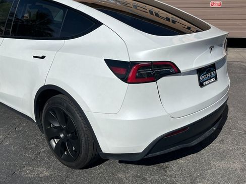 Used 2024 Tesla Model Y Long Range RWD image 14