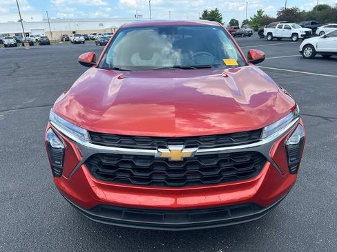 Used 2024 Chevrolet Trax LS w/ LS Convenience Package FWD image 6