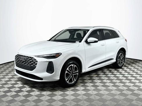 Certified 2025 Audi Q5 Premium w/ Convenience Package AWD/4WD image 3