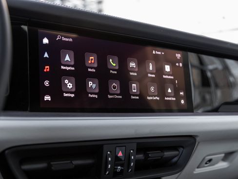 Used 2025 Porsche Cayenne Coupe image 26