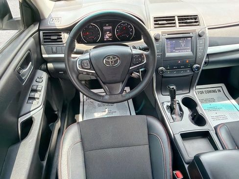 Used 2017 Toyota Camry SE FWD image 16