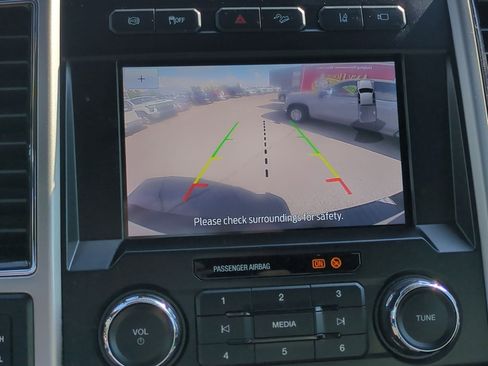 Used 2020 Ford F350 Lariat w/ Chrome Package image 25