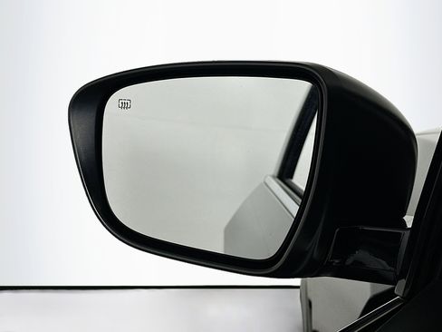 Used 2023 Nissan Murano SV image 16