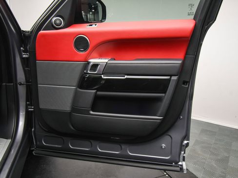 Used 2022 Land Rover Range Rover Sport SVR image 45