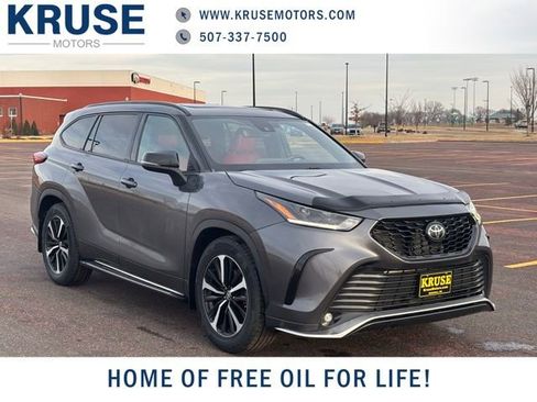 Used 2022 Toyota Highlander XSE image 1