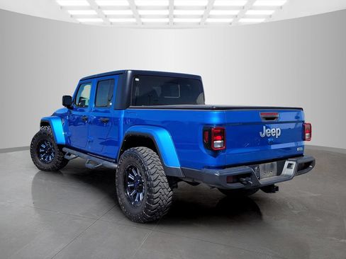 Used 2021 Jeep Gladiator Overland AWD/4WD image 6