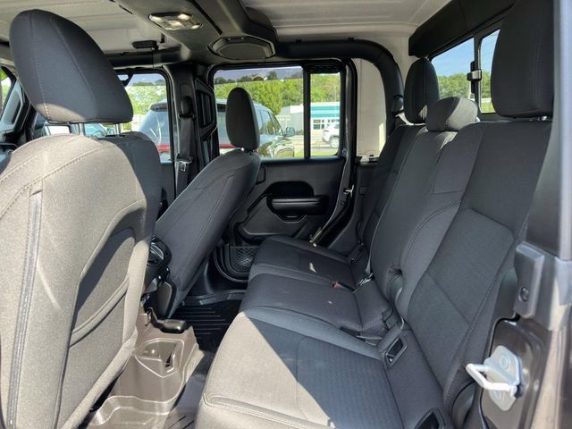 Certified 2021 Jeep Gladiator Sport AWD/4WD image 7