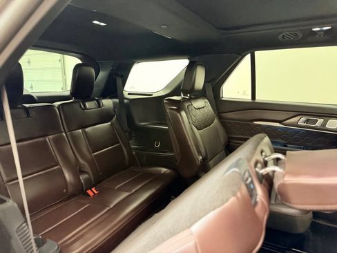 Used 2025 Ford Explorer Platinum w/ LUX Leather Package AWD/4WD image 23