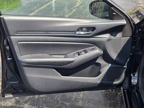 Used 2025 Nissan Altima 2.5 SV FWD image 19