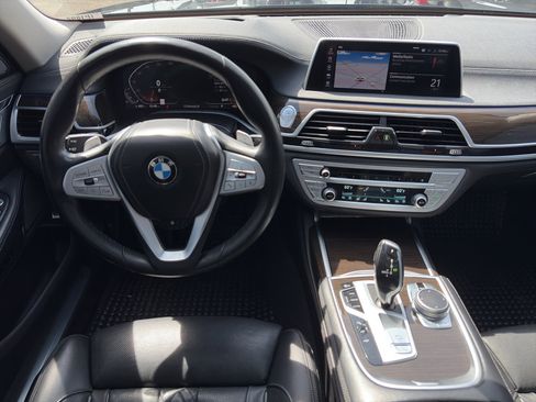 Used 2022 BMW 740i xDrive w/ Premium Package image 9