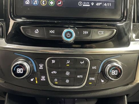 Used 2023 Chevrolet Traverse LT w/ Rear Camera Mirror Package AWD/4WD image 19