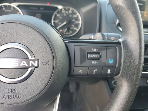 Used 2023 Nissan Rogue SV image 22