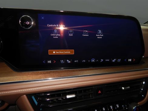 Used 2025 Chevrolet Suburban High Country AWD/4WD image 29