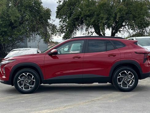 New 2026 Chevrolet Trax LT w/ Sunroof Package image 7