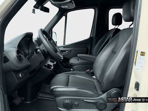 Used 2024 Mercedes-Benz Sprinter 2500 image 10