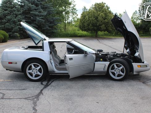 Used 1996 Chevrolet Corvette Coupe RWD image 7