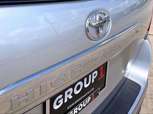 Used 2012 Toyota Highlander Limited w/ Tow Pkg FWD image 26