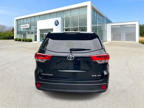 Used 2019 Toyota Highlander XLE AWD/4WD image 4