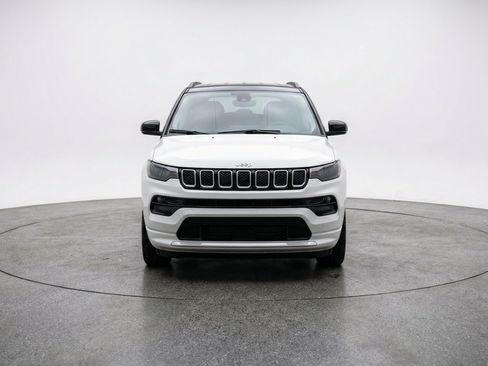 Used 2025 Jeep Compass Limited AWD/4WD image 2