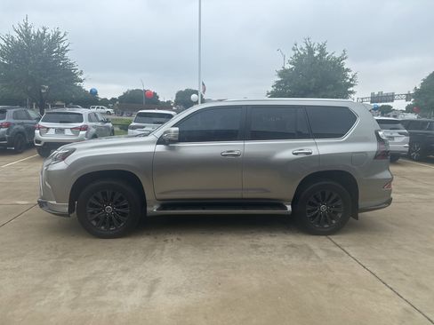 Used 2023 Lexus GX 460 Luxury w/ Sport Design Package image 3