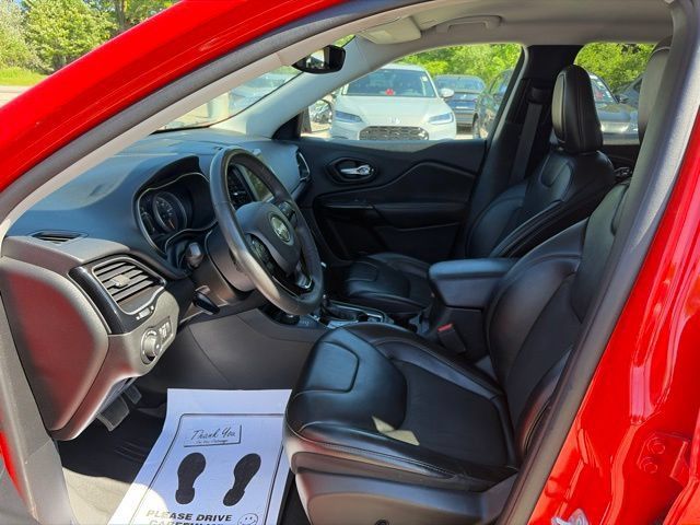 Used 2021 Jeep Cherokee Latitude Plus AWD/4WD image 10
